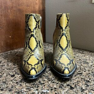 Made in Italy. Snake skin pattern. Worn.